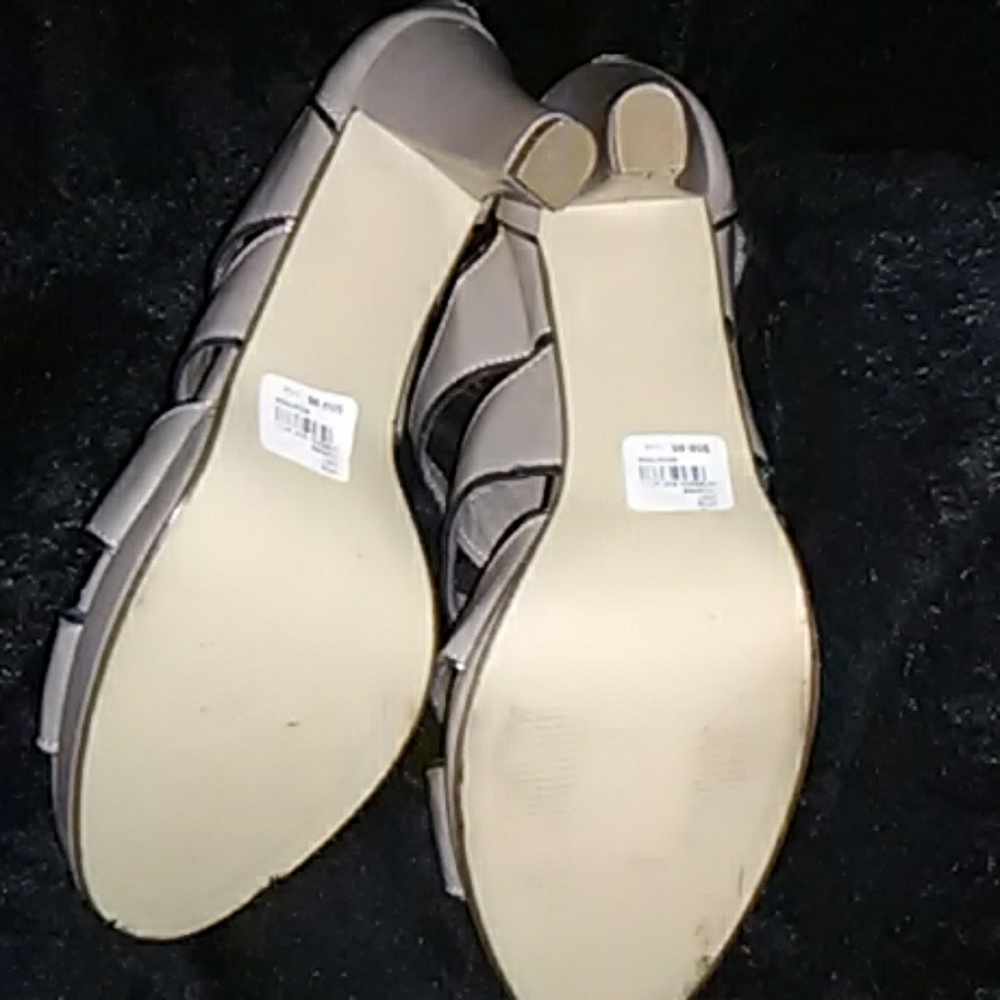 Heels - Picture 2 of 4